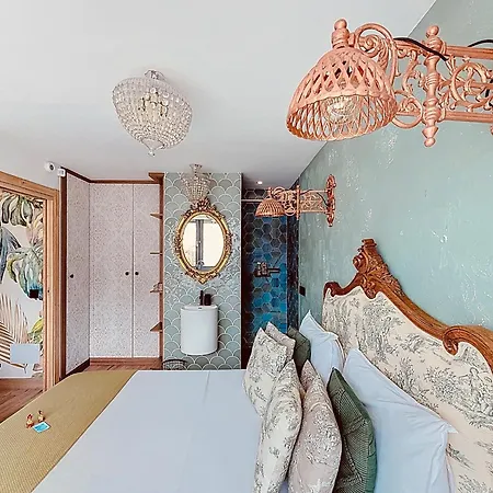 Alhambra Deco Homtels *