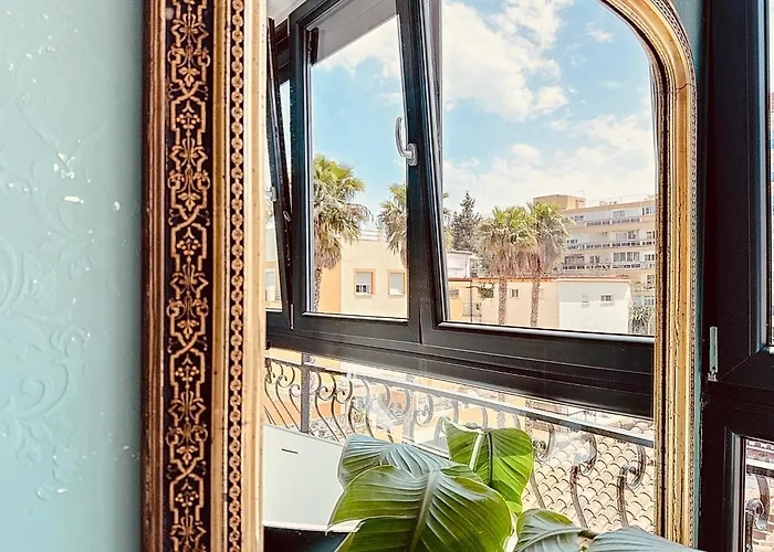 Alhambra Dèco Homtels Appartement *