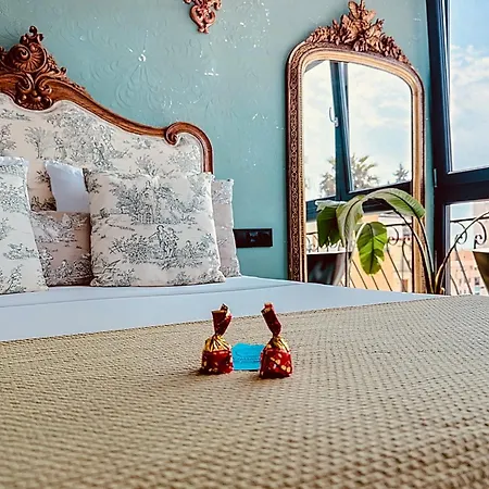 Alhambra Deco Homtels