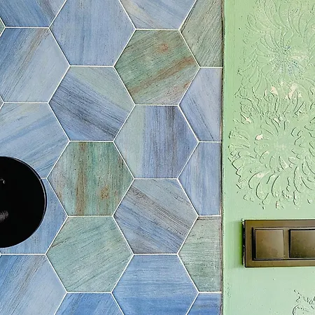 Alhambra Deco Homtels アパート
