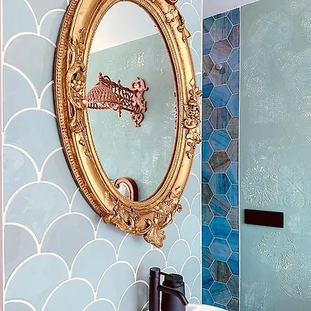 Alhambra Deco Homtels